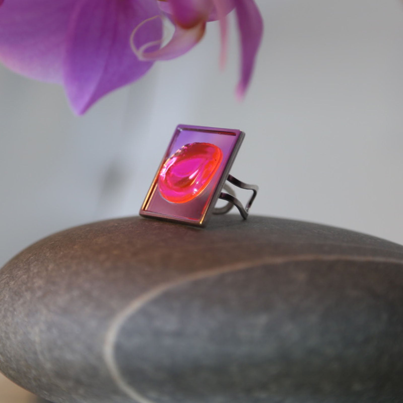 Neon Pink Resin Mirror Ring | Square Mirror Statement Cocktail Ring | Adjustable Metal Band | Fluorescent Pink Lips | Modern Art Ring | Kiss